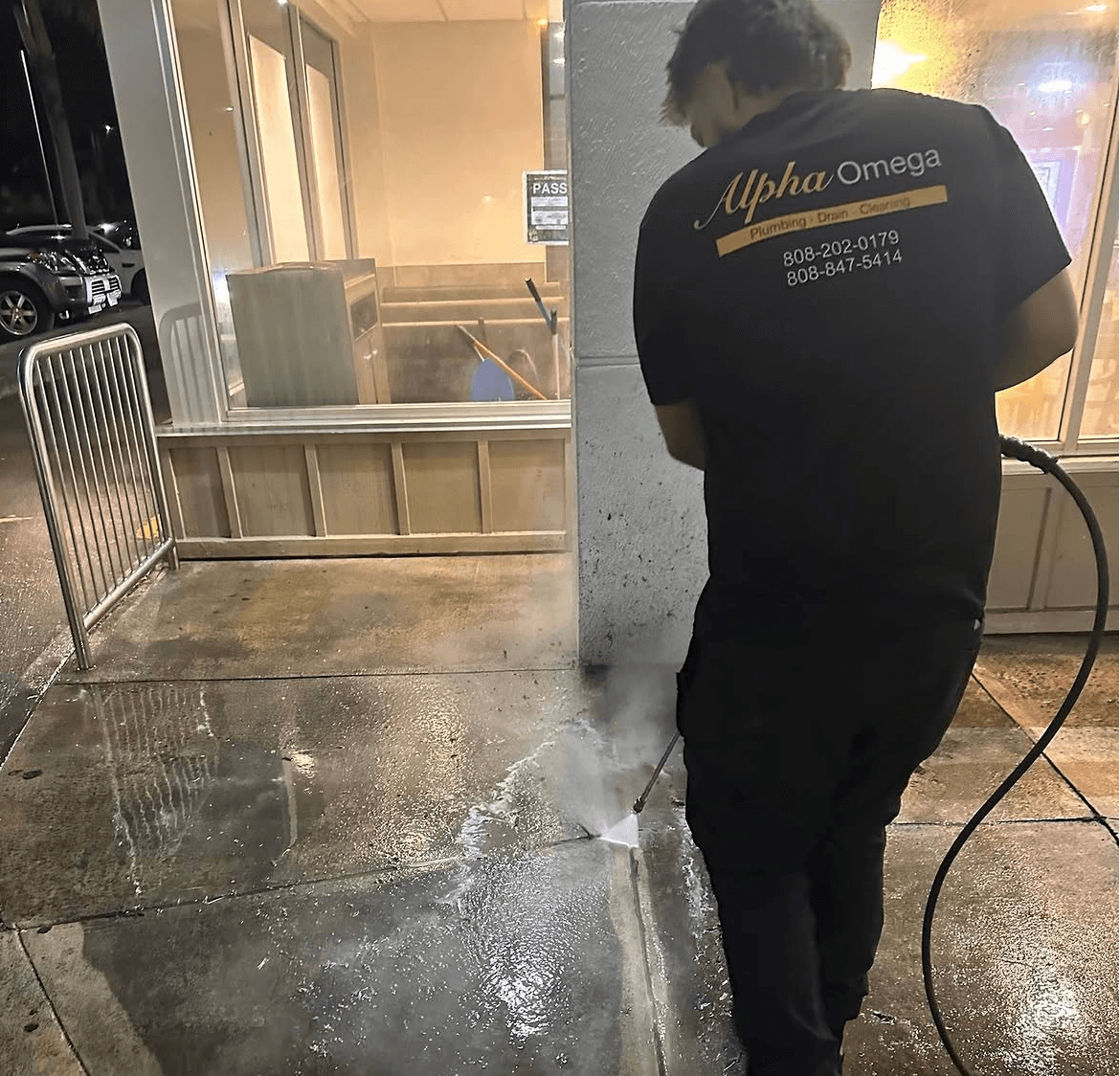 Alpha Omega tech hydro jetting a commercial drain on Oahu